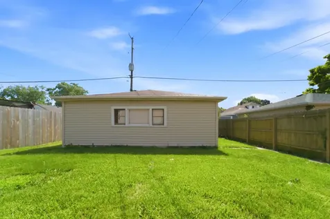 13227 South Escanaba Avenue Chicago IL 60633