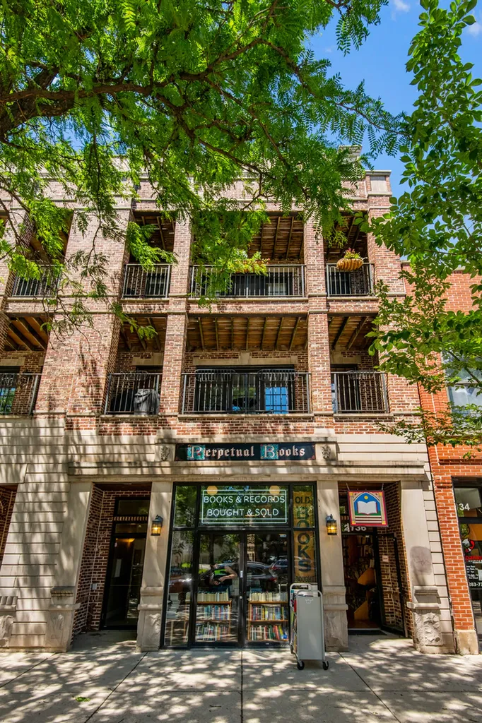 2136 West Division Street Chicago IL 60622