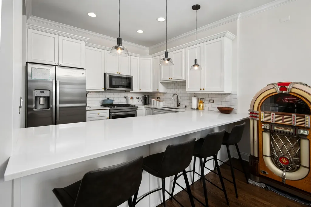 2136 West Division Street Chicago IL 60622