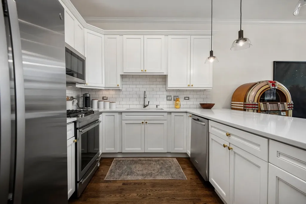 2136 West Division Street Chicago IL 60622