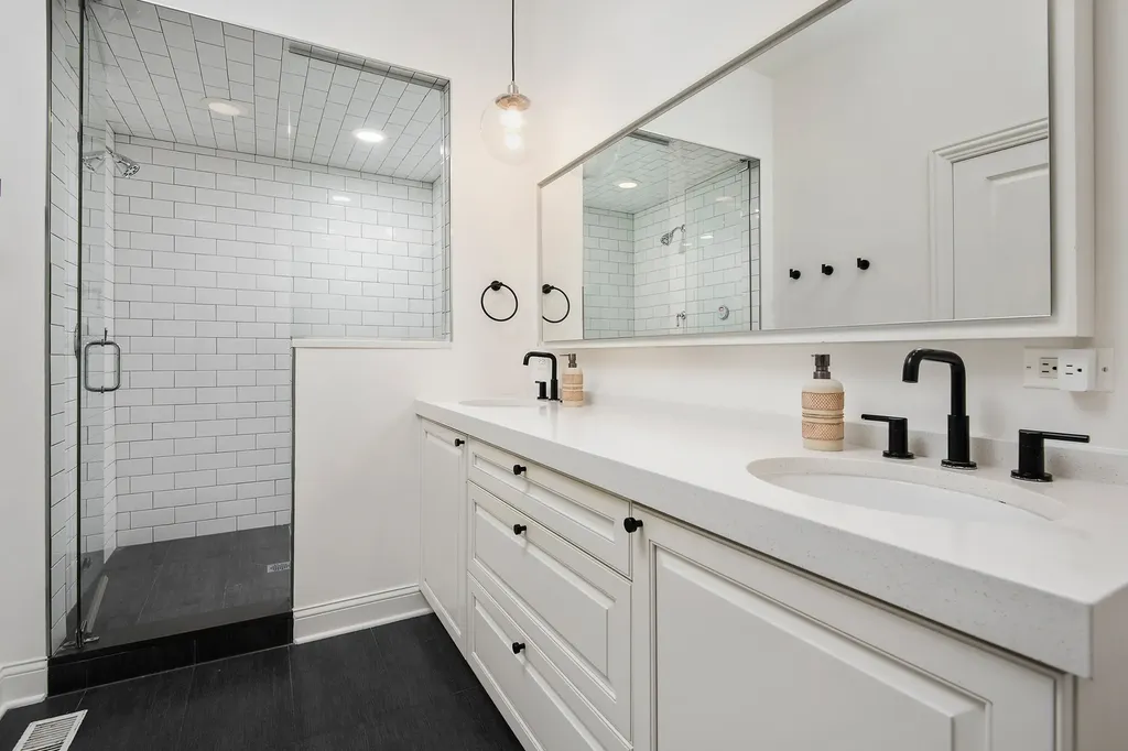 2136 West Division Street Chicago IL 60622