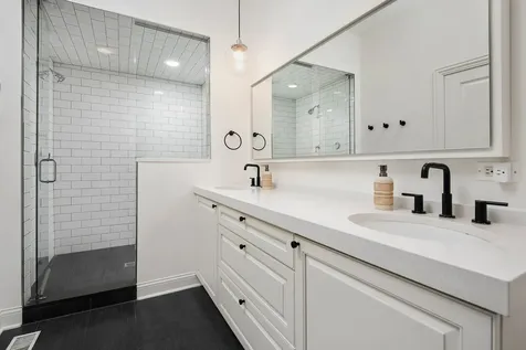 2136 West Division Street Chicago IL 60622