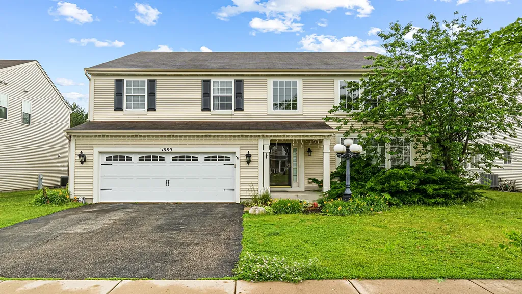 1889 Lake Bluff Lane Pingree Grove IL 60140