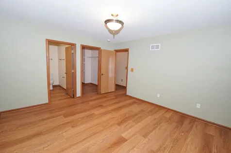 49 South Walnut Drive North Aurora IL 60542