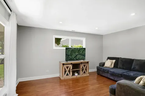 3725 Newport Drive Island Lake IL 60042