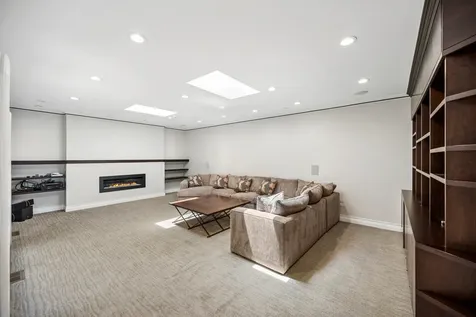 2036 Valley Lo Lane Glenview IL 60025