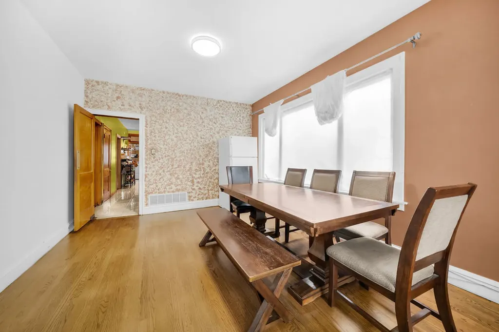 5741 South Sawyer Avenue Chicago IL 60629