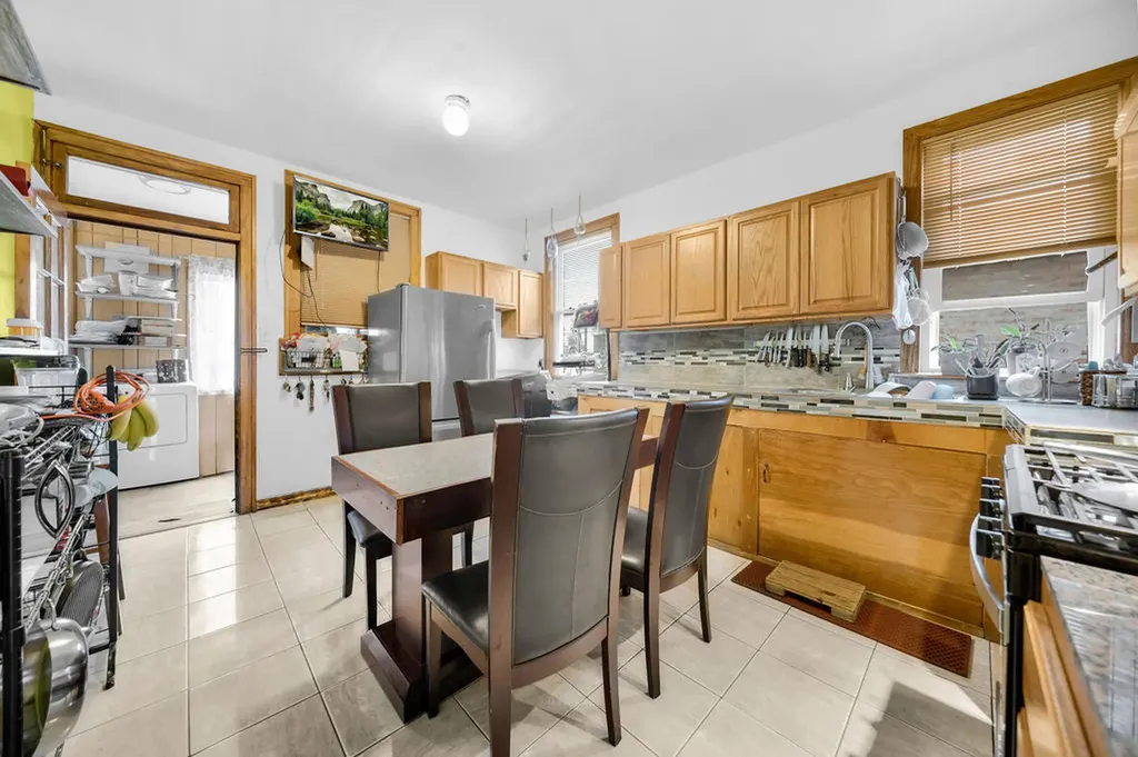 5741 South Sawyer Avenue Chicago IL 60629
