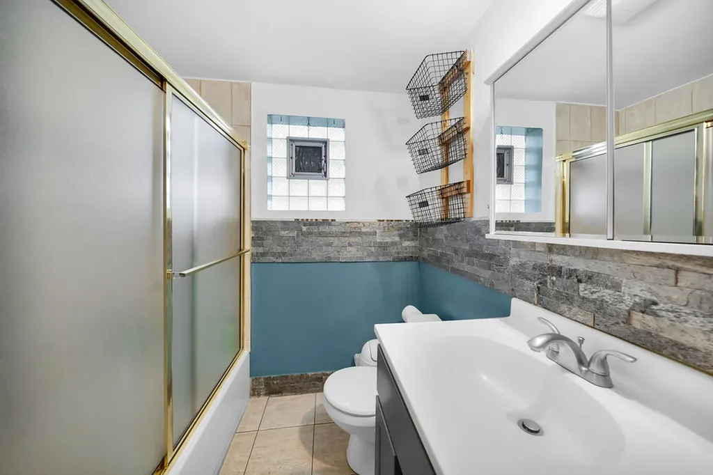 5741 South Sawyer Avenue Chicago IL 60629