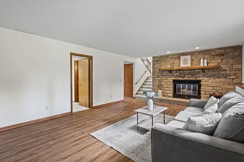 46 Ashlawn Avenue Oswego IL 60543
