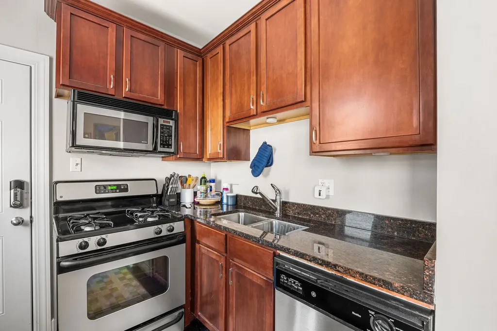 536 West Belmont Avenue Chicago IL 60657