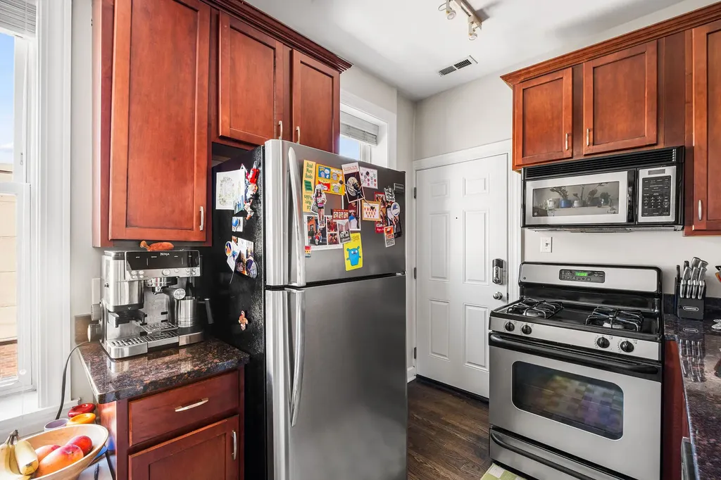 536 West Belmont Avenue Chicago IL 60657