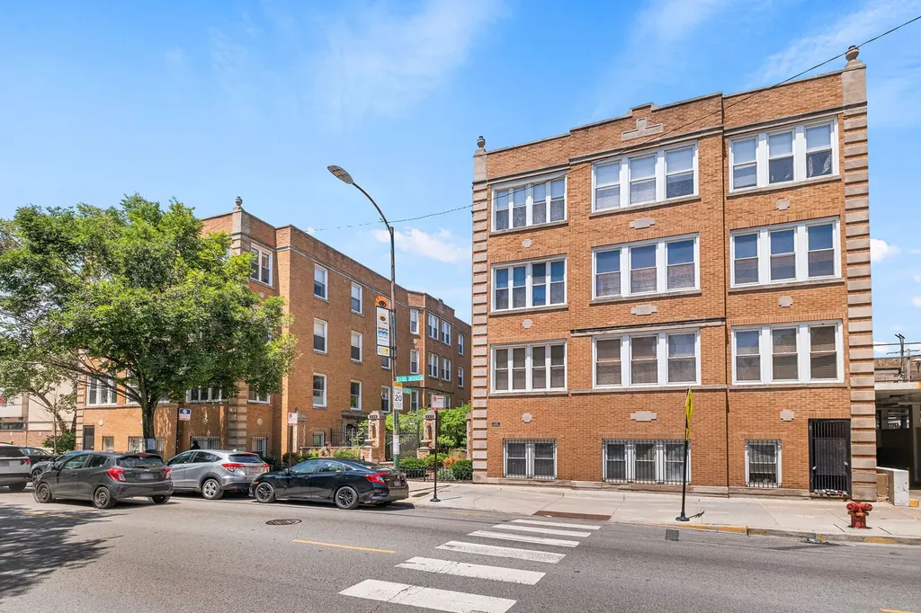 536 West Belmont Avenue Chicago IL 60657