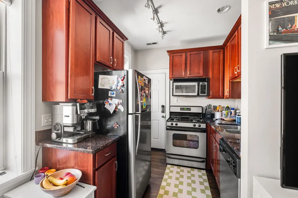536 West Belmont Avenue Chicago IL 60657