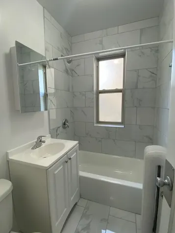 1525 West Estes Avenue Chicago IL 60626