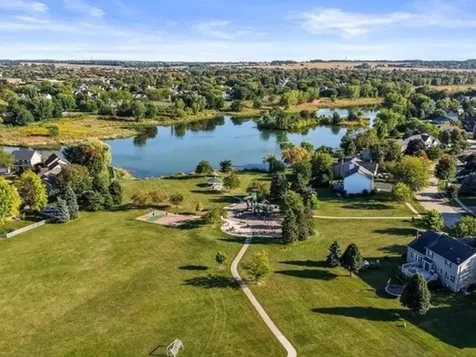 567 Lakeview Drive Oswego IL 60543