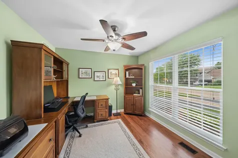 567 Lakeview Drive Oswego IL 60543