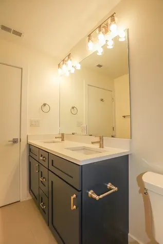 2230 West Wilson Avenue Chicago IL 60625