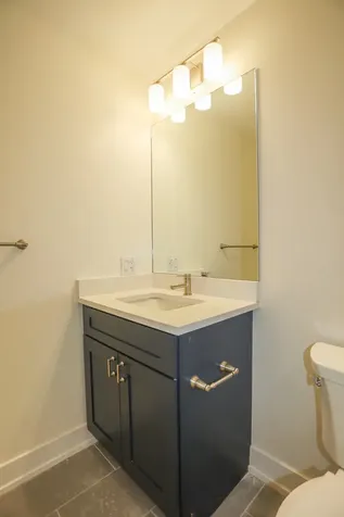 2230 West Wilson Avenue Chicago IL 60625