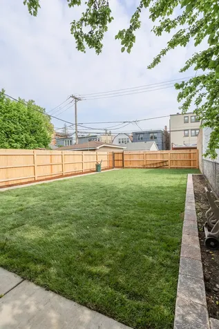 2230 West Wilson Avenue Chicago IL 60625