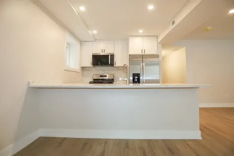 2230 West Wilson Avenue Chicago IL 60625