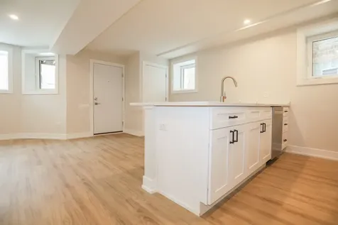 2230 West Wilson Avenue Chicago IL 60625