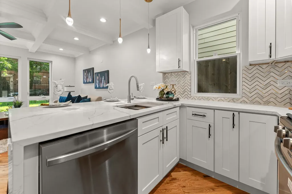 6150 South Saint Lawrence Avenue Chicago IL 60637