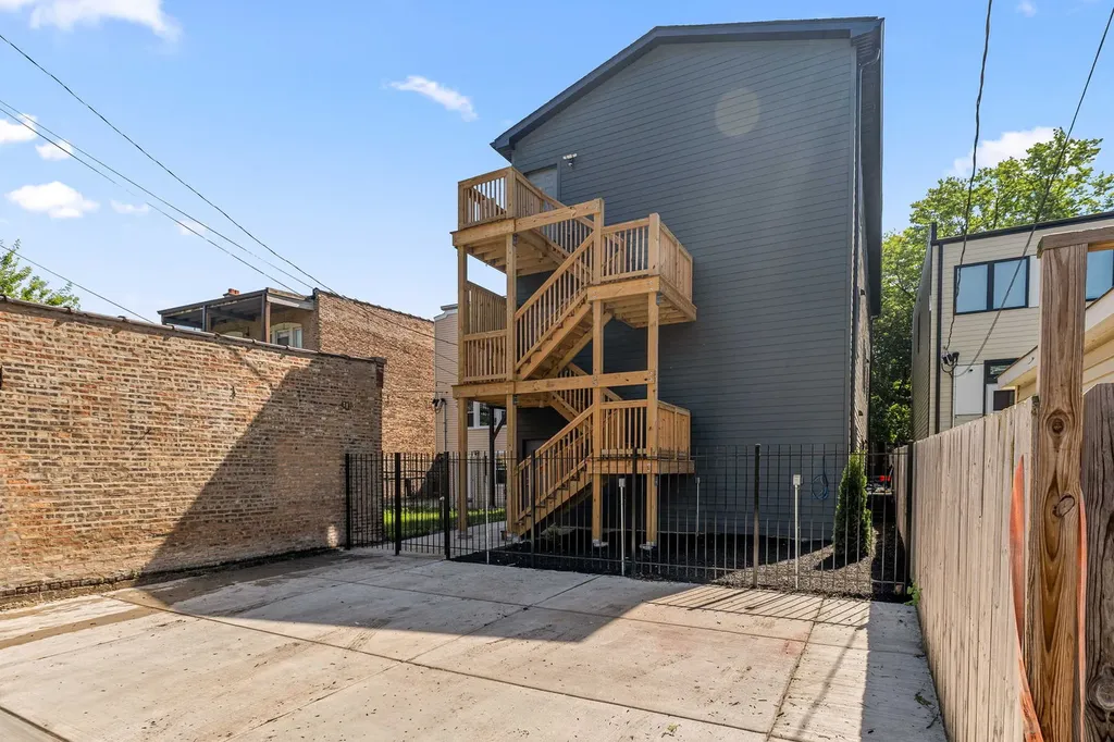 6150 South Saint Lawrence Avenue Chicago IL 60637