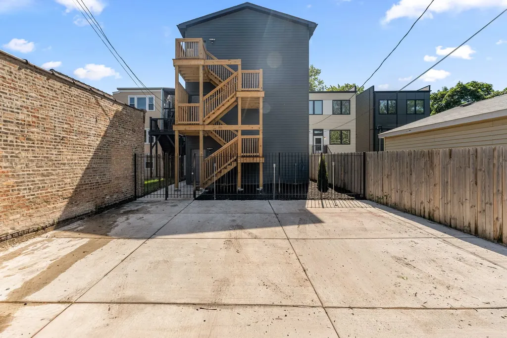 6150 South Saint Lawrence Avenue Chicago IL 60637