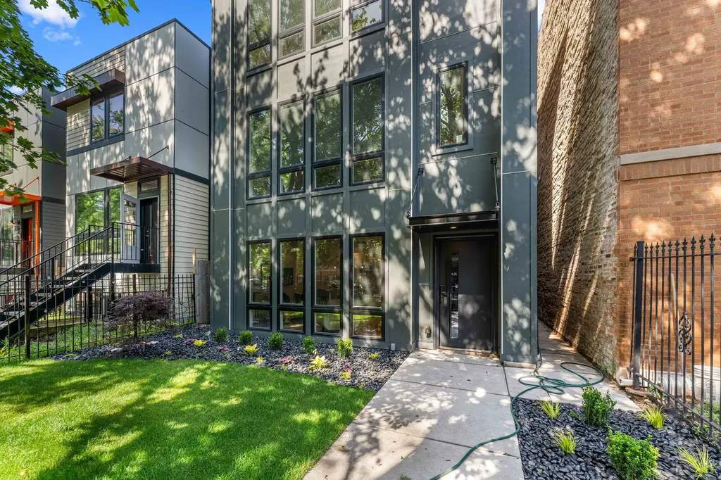 6150 South Saint Lawrence Avenue Chicago IL 60637