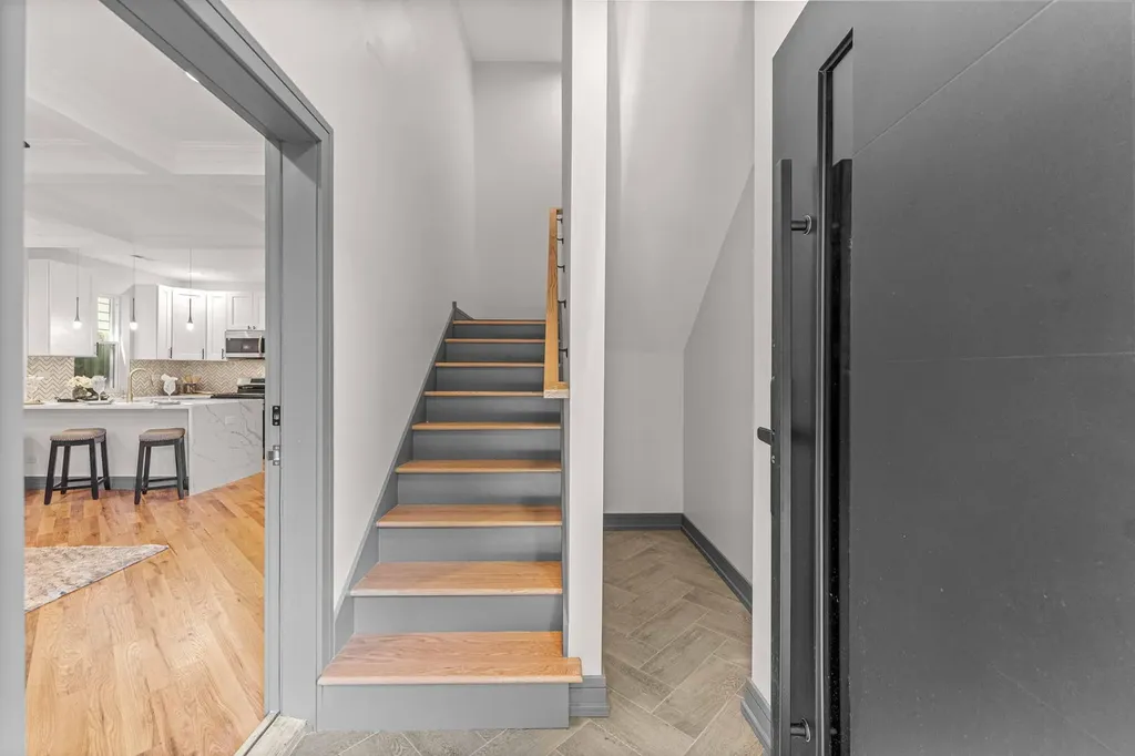 6150 South Saint Lawrence Avenue Chicago IL 60637