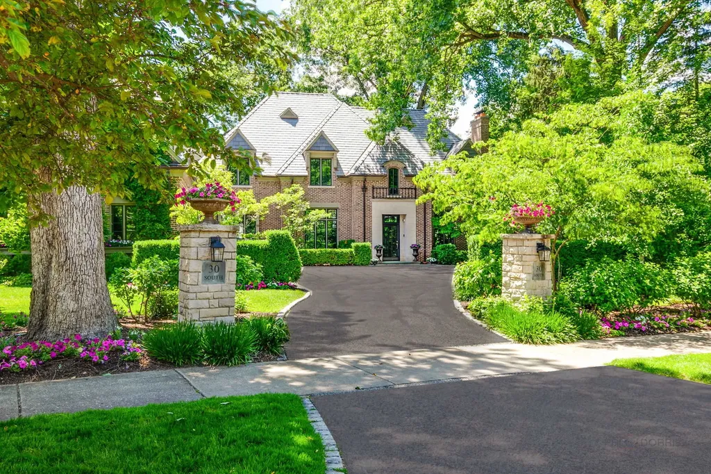 30 South Sheridan Road Lake Forest IL 60045