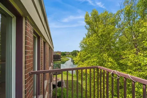 402 Kelburn Road Deerfield IL 60015