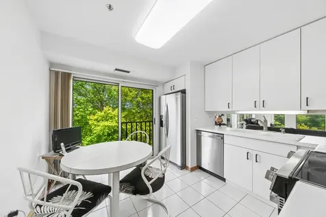 402 Kelburn Road Deerfield IL 60015
