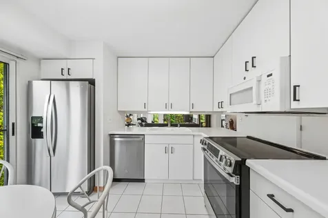 402 Kelburn Road Deerfield IL 60015