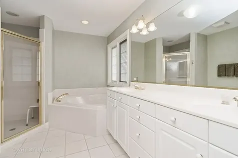 20 Lochbrook Lane Inverness IL 60010