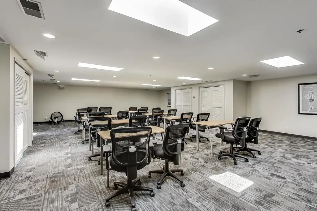 324 West Touhy Avenue Park Ridge IL 60068