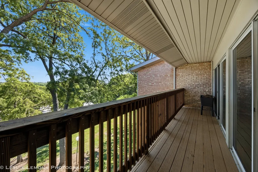 5801 Oakwood Drive Lisle IL 60532