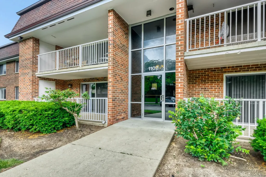 1102 Westover Lane Schaumburg IL 60193