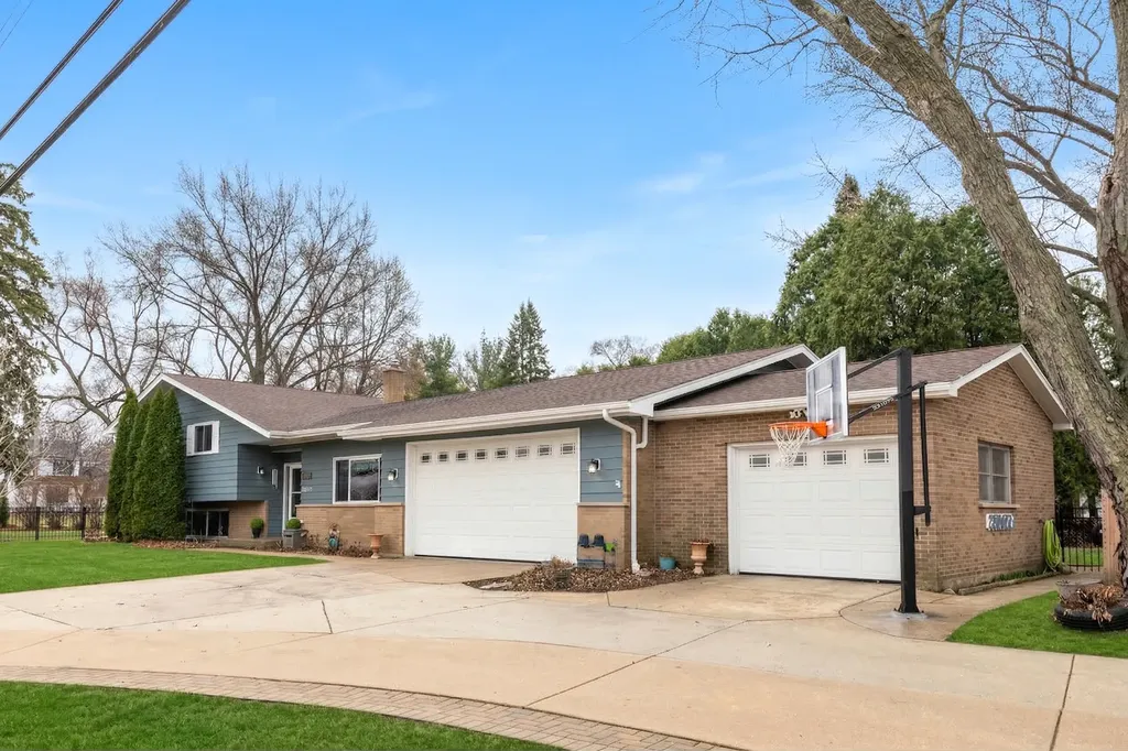28W075 Aurora Avenue Naperville IL 60540