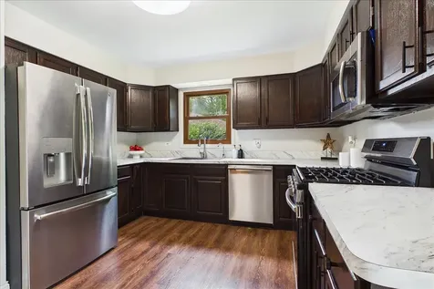 551 Roosevelt Court Grayslake IL 60030