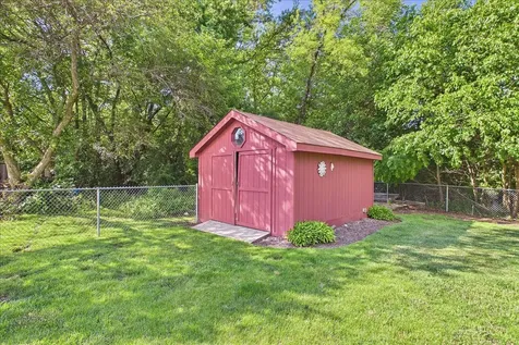 551 Roosevelt Court Grayslake IL 60030