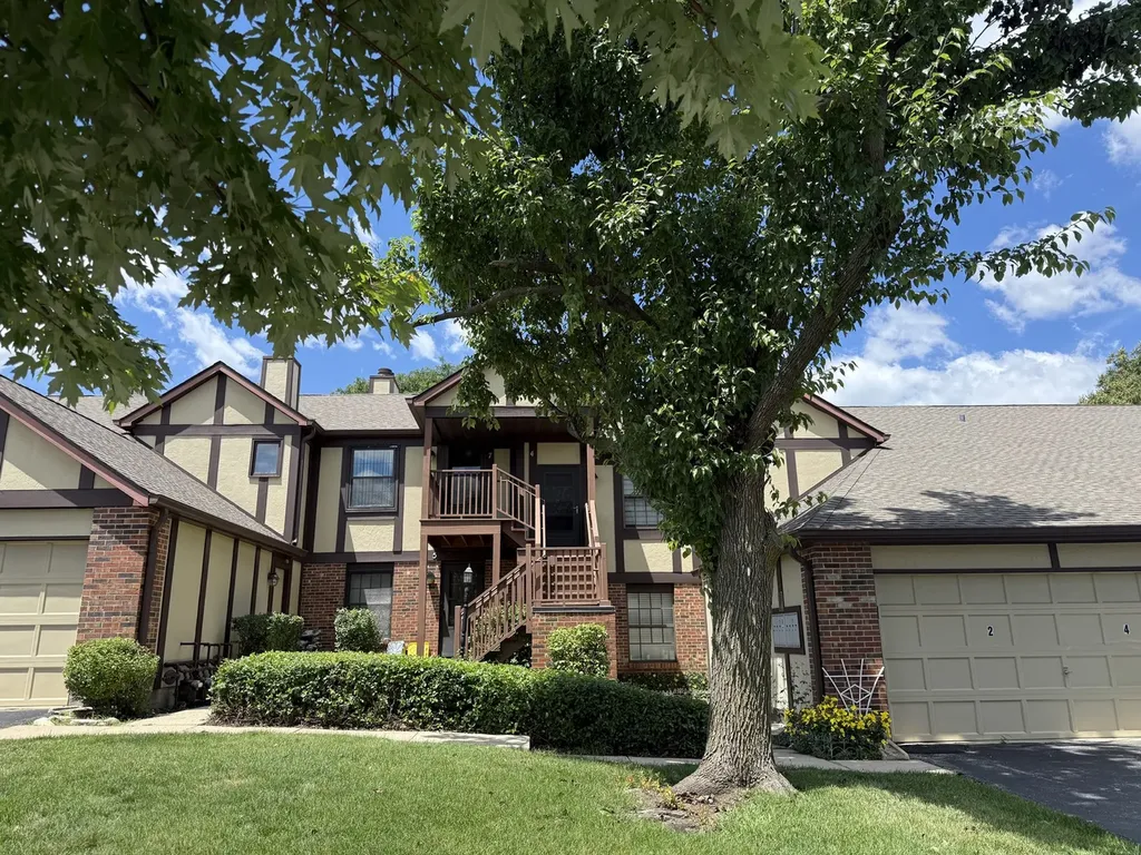 372 Sandhurst Circle Glen Ellyn IL 60137