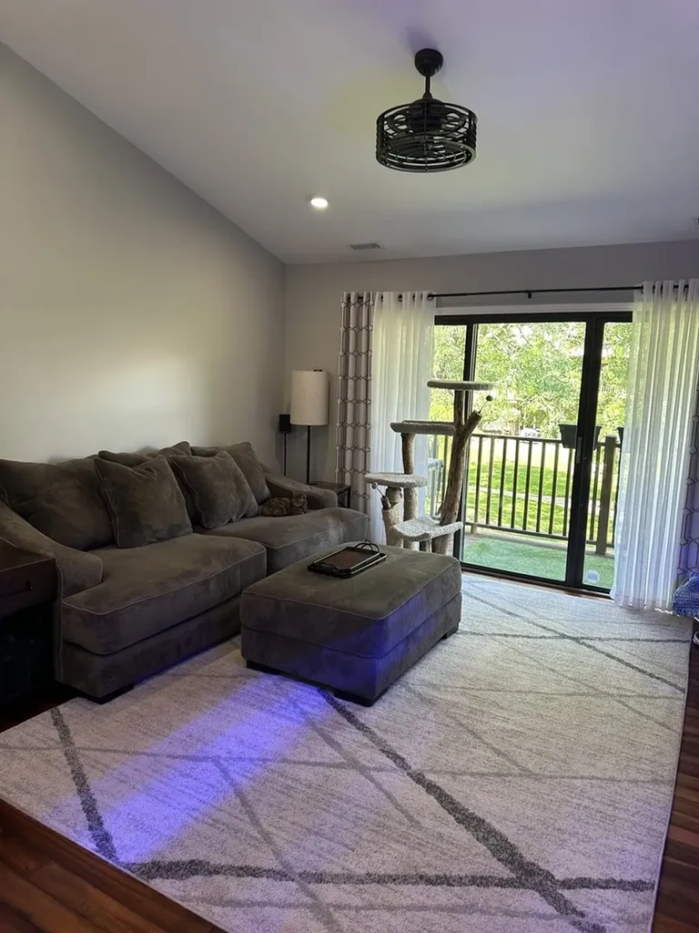 372 Sandhurst Circle Glen Ellyn IL 60137