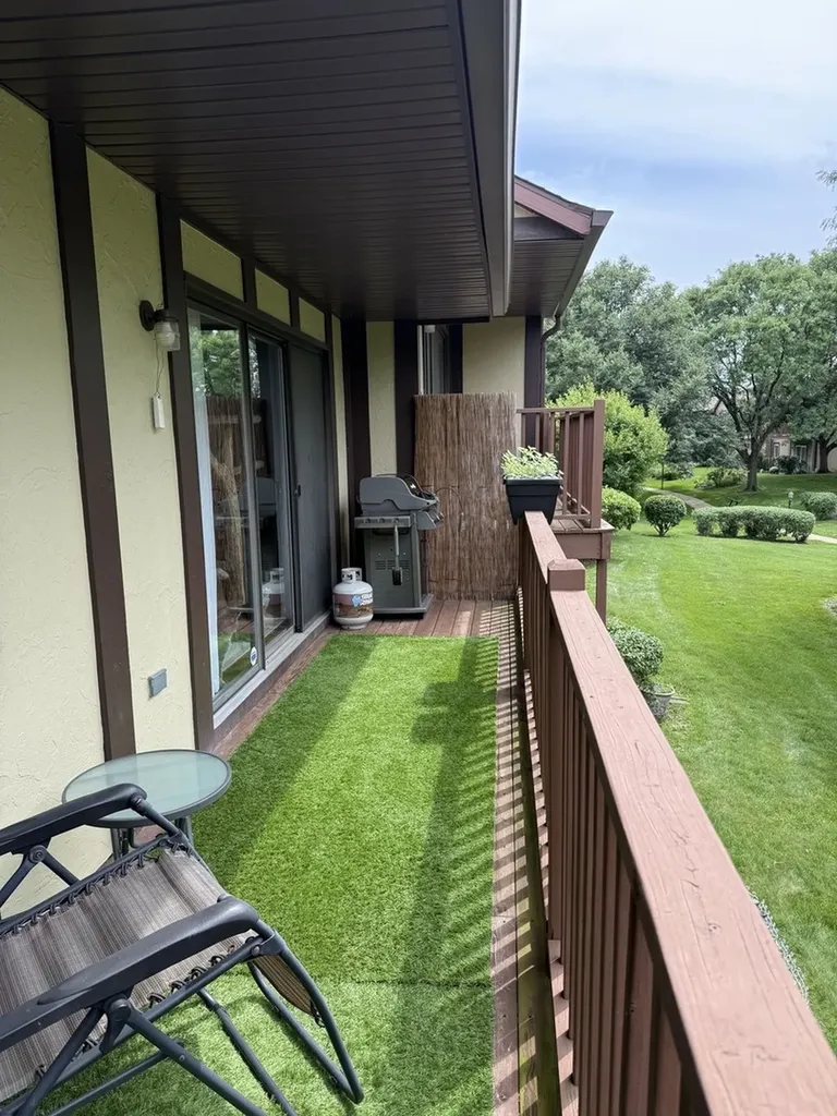 372 Sandhurst Circle Glen Ellyn IL 60137