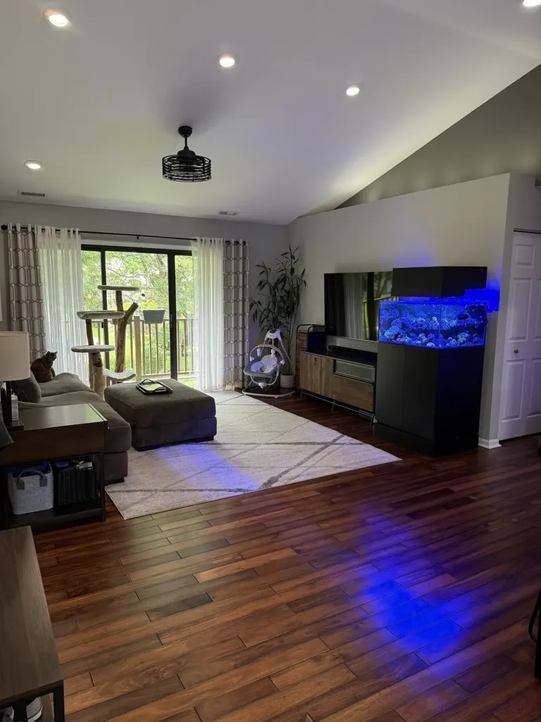372 Sandhurst Circle Glen Ellyn IL 60137
