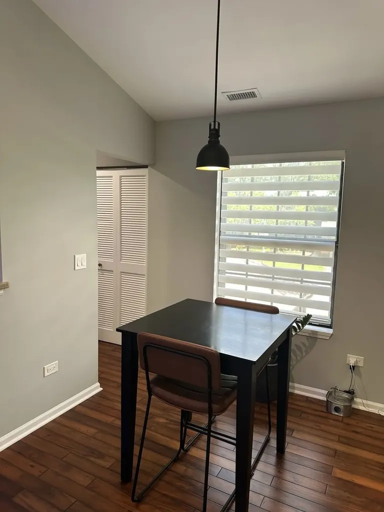 372 Sandhurst Circle Glen Ellyn IL 60137