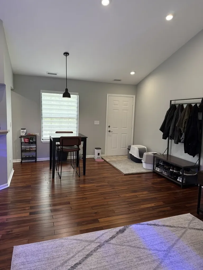 372 Sandhurst Circle Glen Ellyn IL 60137