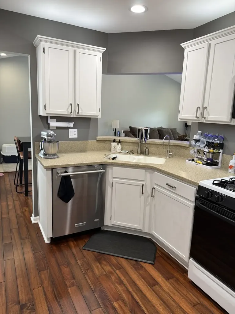 372 Sandhurst Circle Glen Ellyn IL 60137