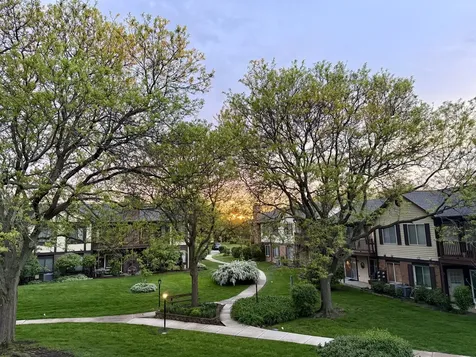 372 Sandhurst Circle Glen Ellyn IL 60137